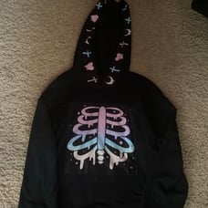 Blackmilk ‘Cartoon Ribs Patch Hoodie’ Crop Blk Rainbow Ribcage