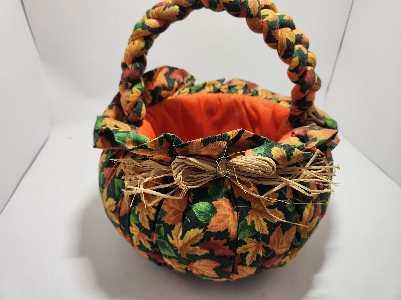 Vintage pumpkin leaf pattern basket
