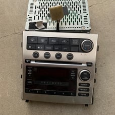 Oem infiniti radio
