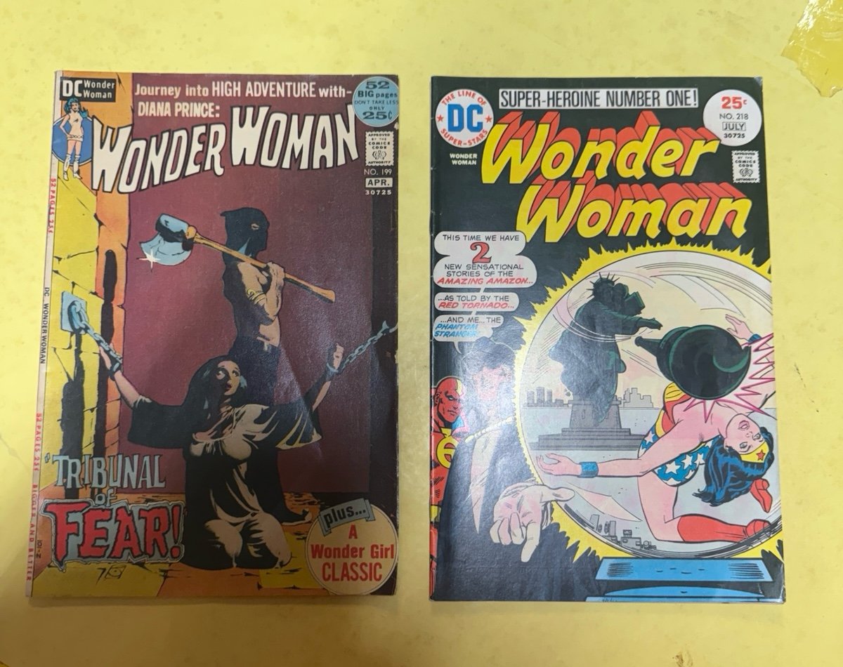 Dc comics Wonder Woman sets it 2 Vinatge 25c comic books