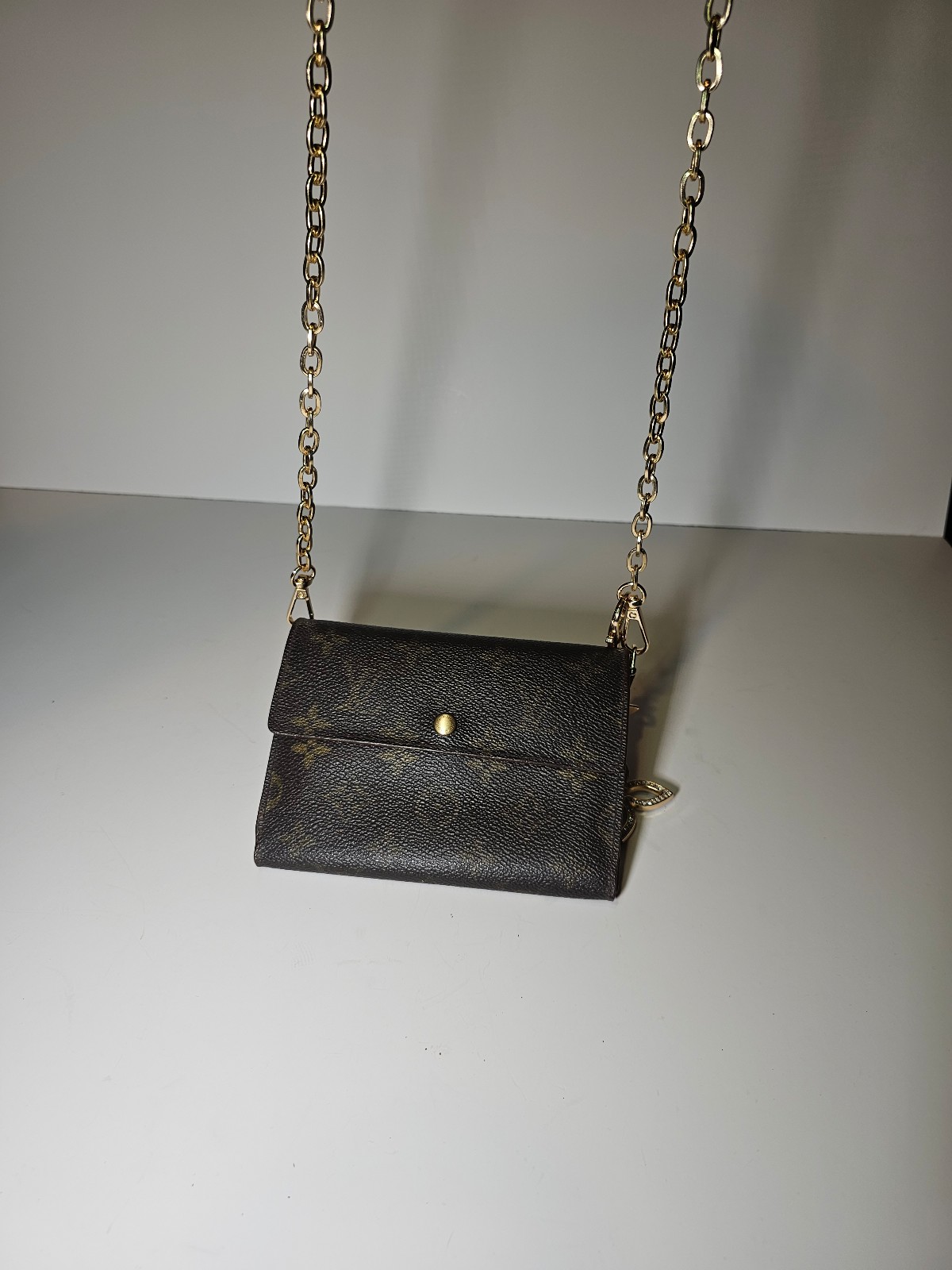 Louis vuitton cross body wallet purse. Lv monogram bag.