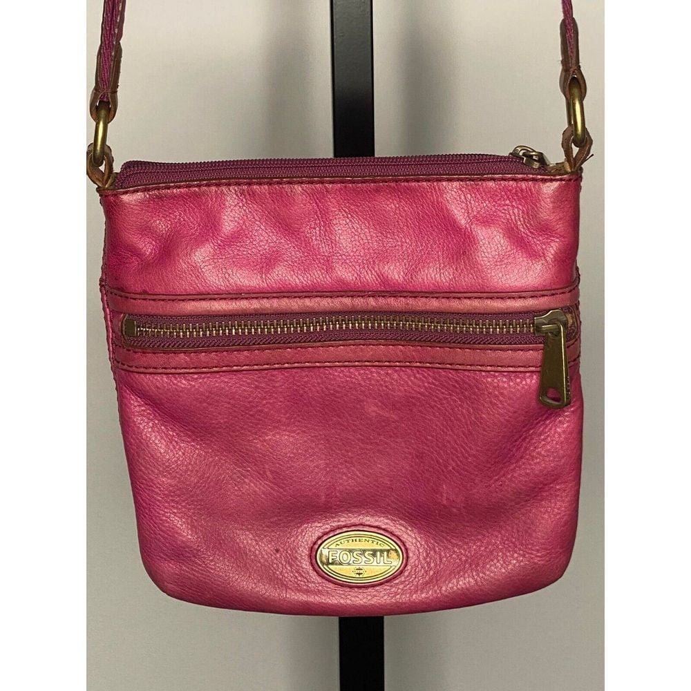 Vintage Fossil fuschia purple leather crossbody multiple zipper pockets medium