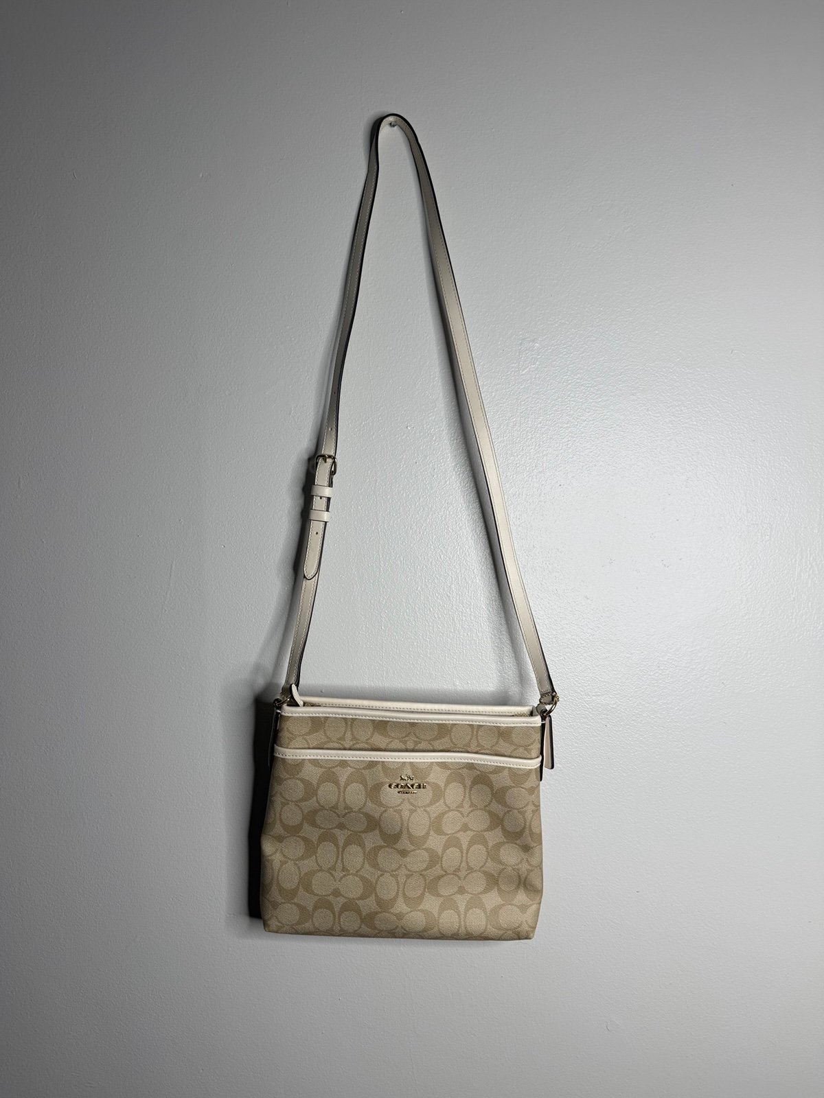 Coach signature C crossbody purse