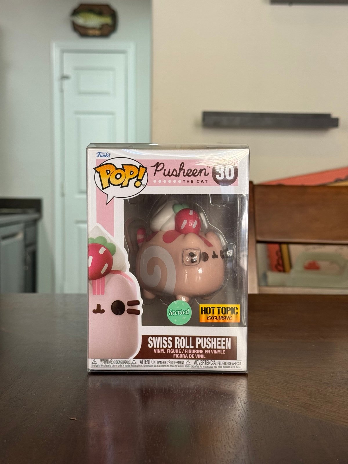 Swiss Roll Pusheen Scented Hot Topic exclusive Funko Pop