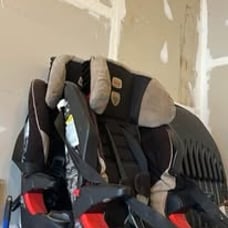Child safety seats (both)