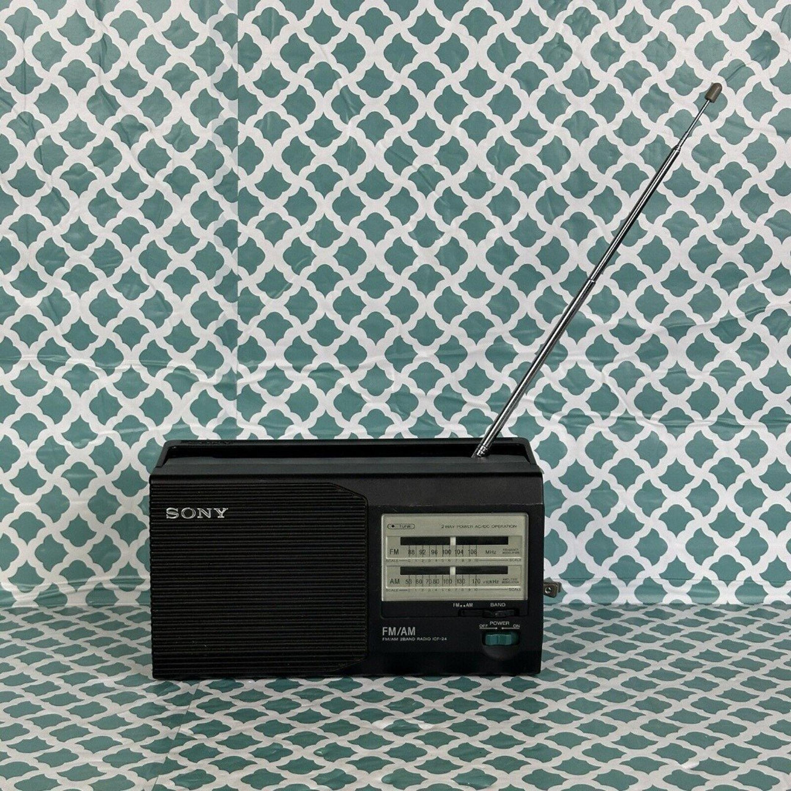 Vintage Sony FM/AM 2 Band Portable Radio Model ICF-24 2 Way Power AC/DC Battery