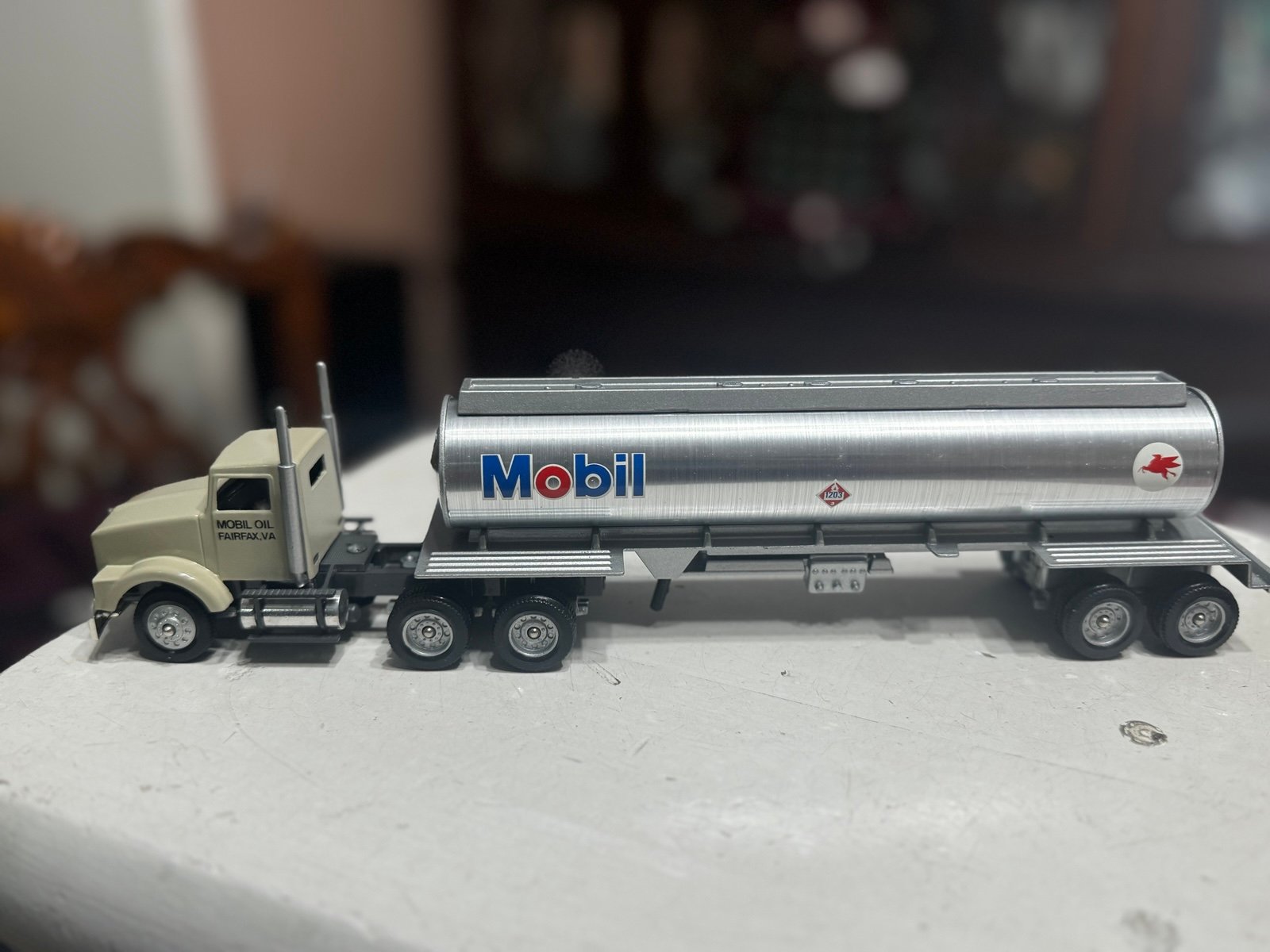 Mobile Exon truck (NEW in BOX)