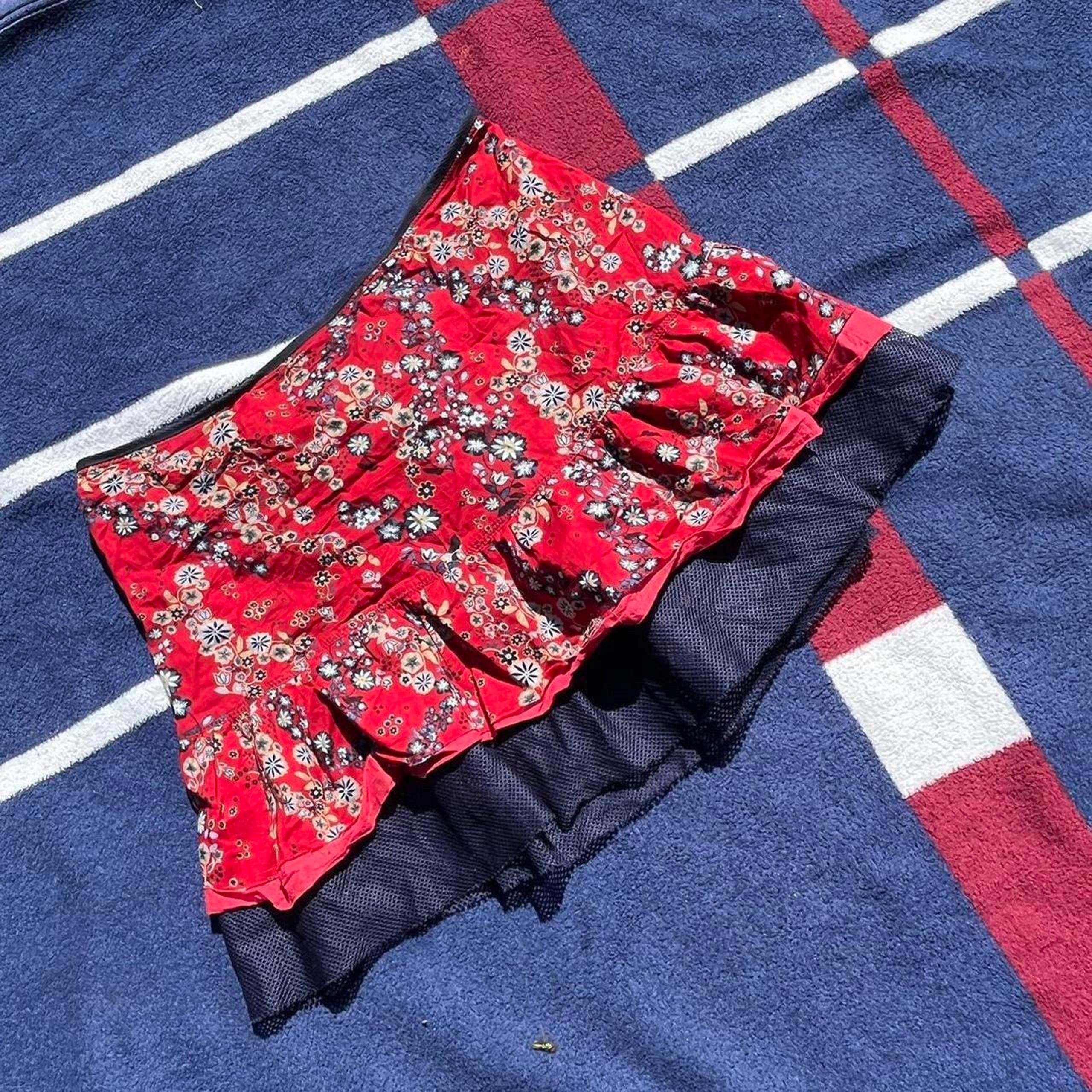 DKNY Jeans red flowy floral mini skirt with a mesh layer  Women’s size 5