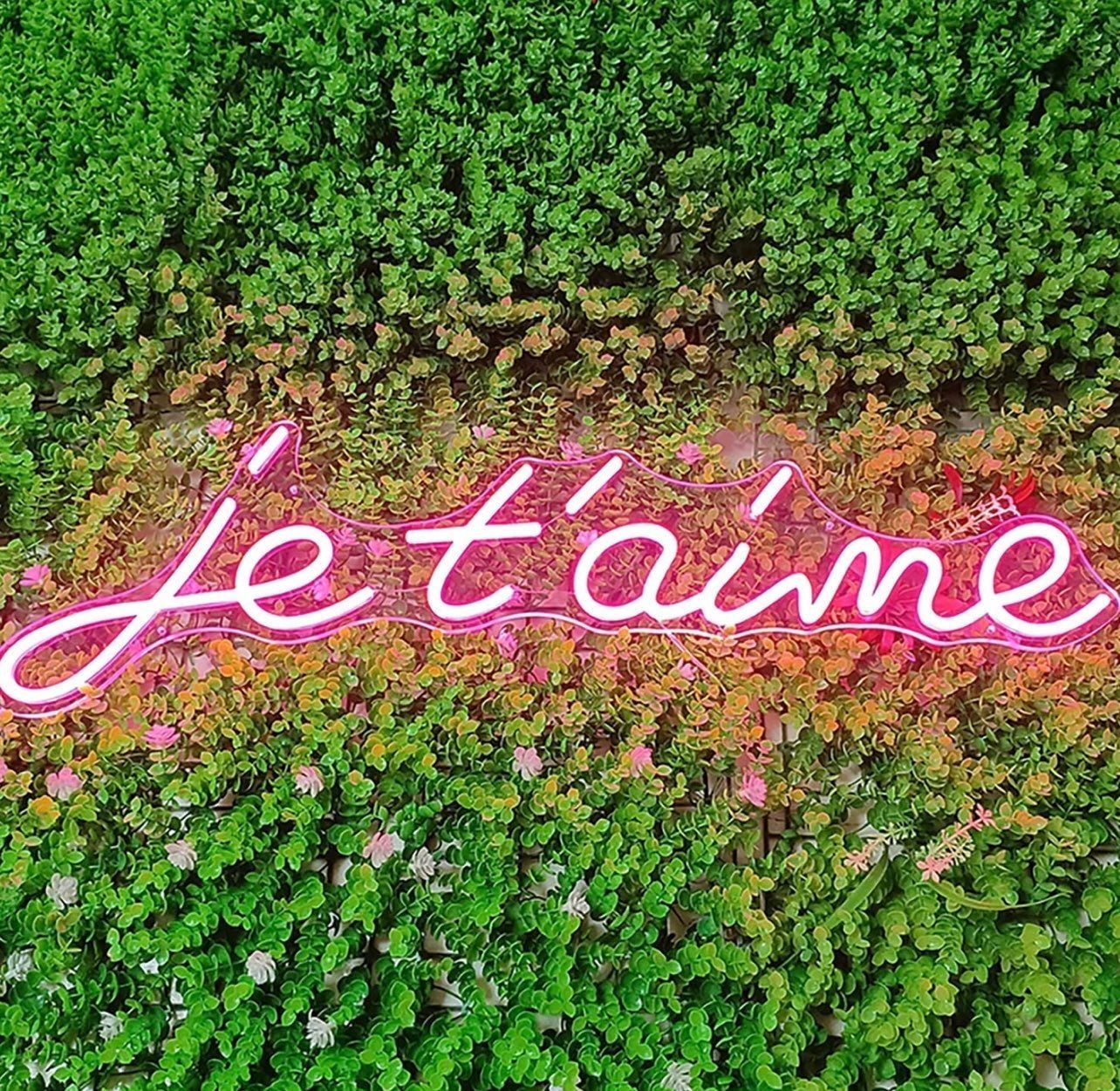 Lovely Bright ”Je t’aime” French I Love You LED Light Sign Romantic Wall Sign