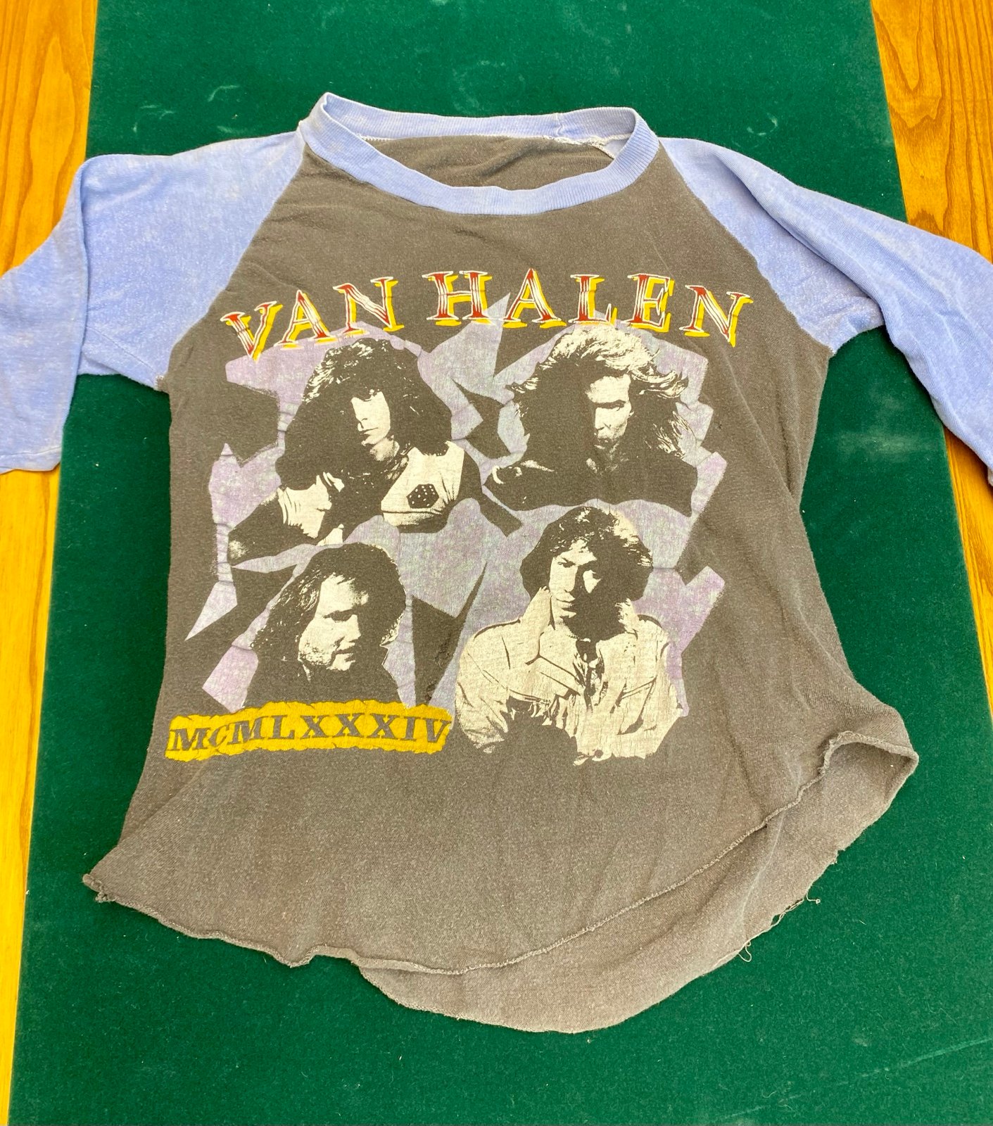 Vintage Van Halen MCMLXXXIV concert t-shirt XS