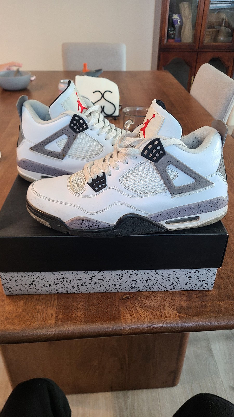 Jordan retro 4 white cement