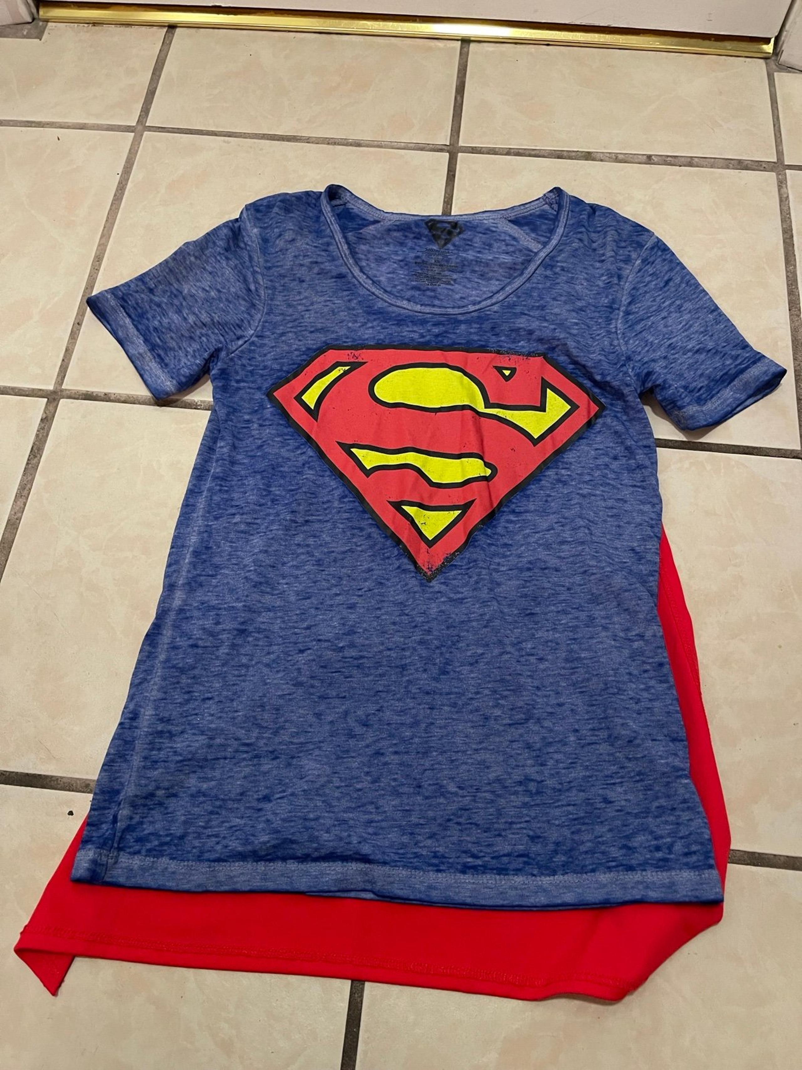 Superman women’s costume shirt with cape Sz XS