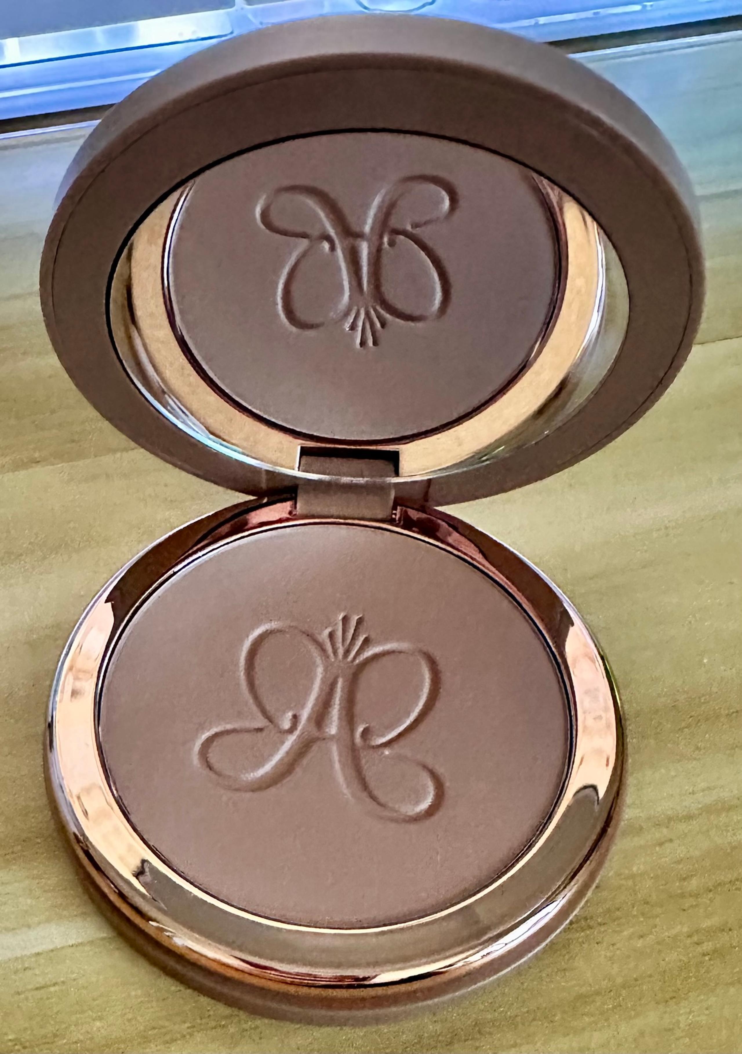 Anastasia Beverly Hills smooth blur bronzer