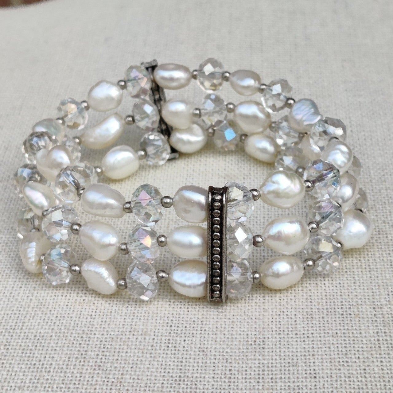 Genuine pearls and crystal bracelet