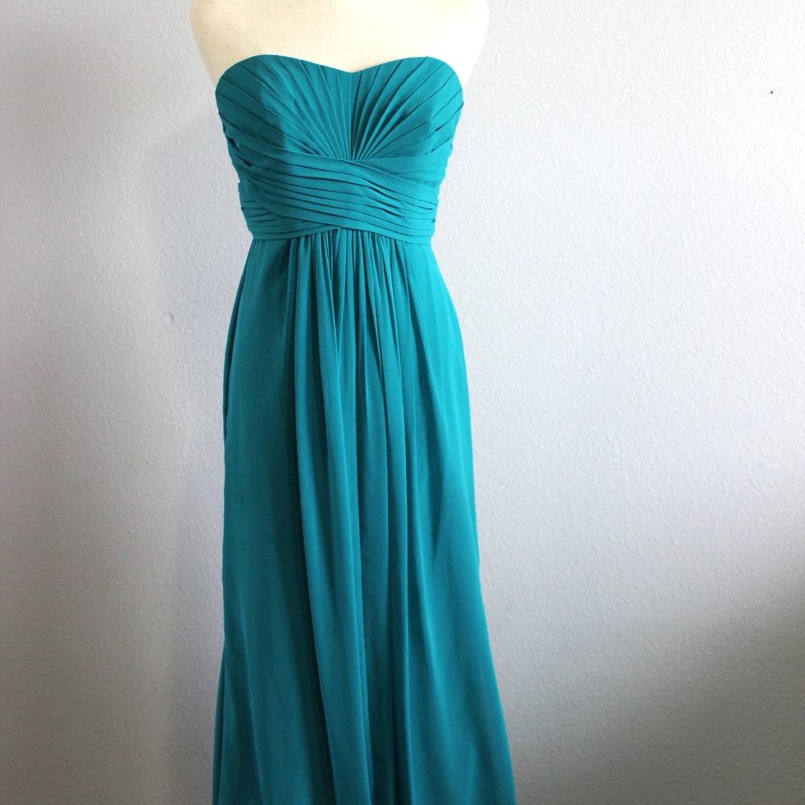 Davids Bridal Prom Dress Size 4 Satin Sweetheart Strapless Formal Dress