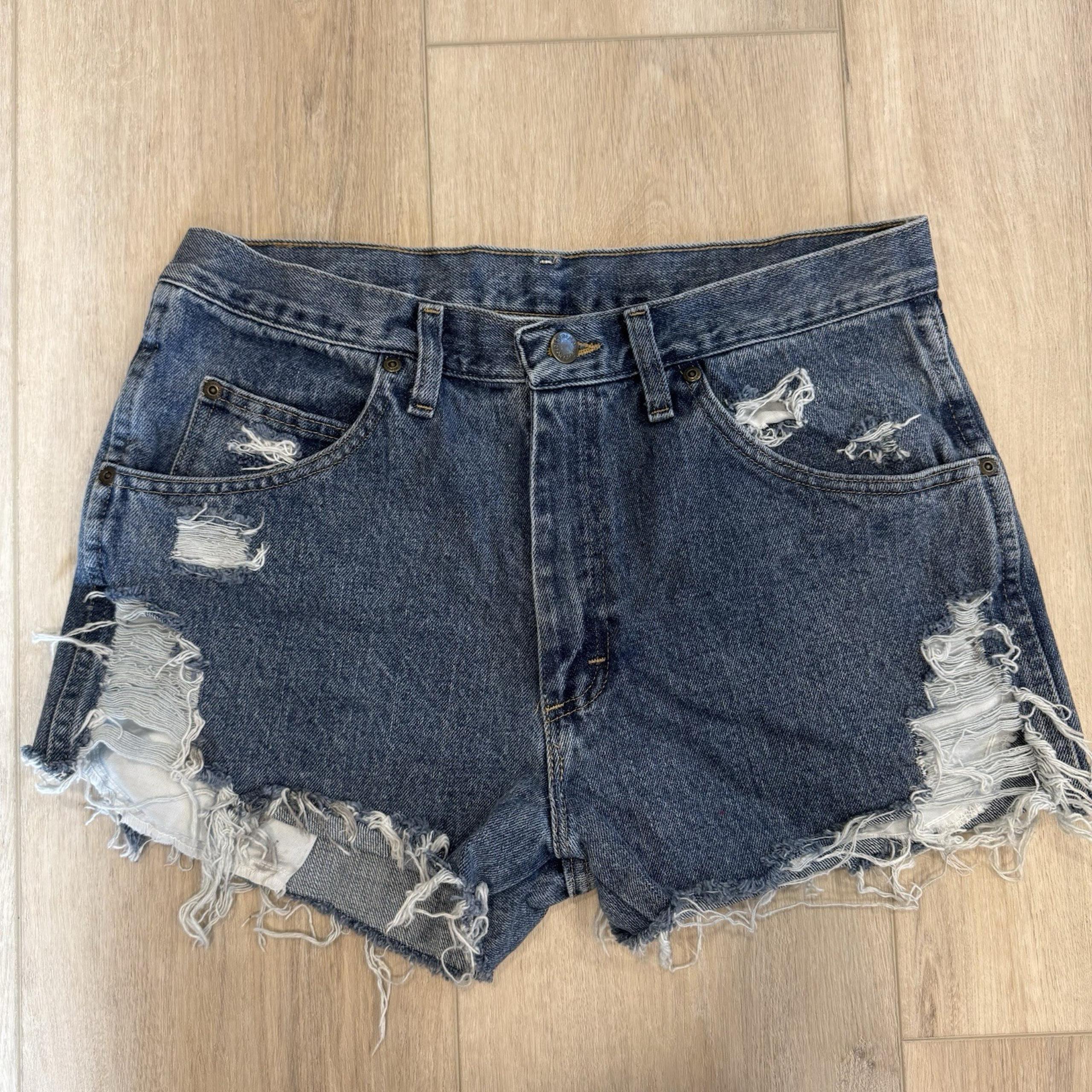 Wrangler Women’s High Rise Cut Off Shorts Distressed Denim SIZE 33