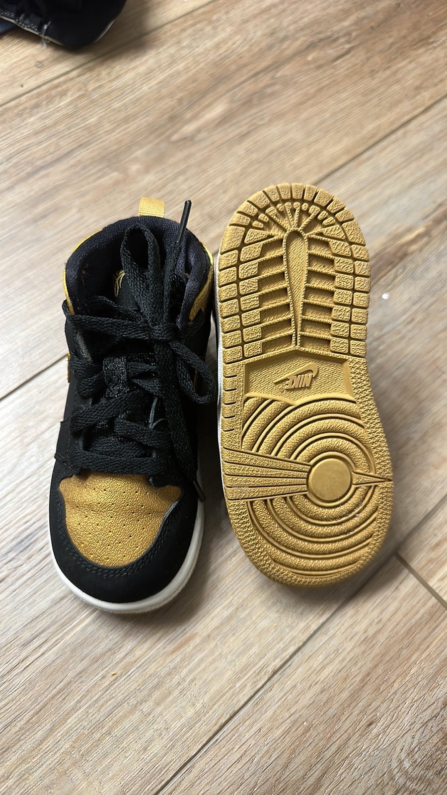Toddler sneakers