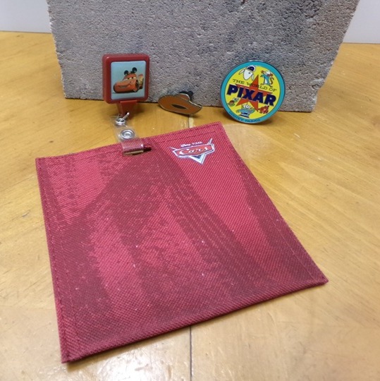 COLLECTION RARE RETIRED DISNEY WORLD HIP LANYARD & PIXAR LIMITED EDITION PINS