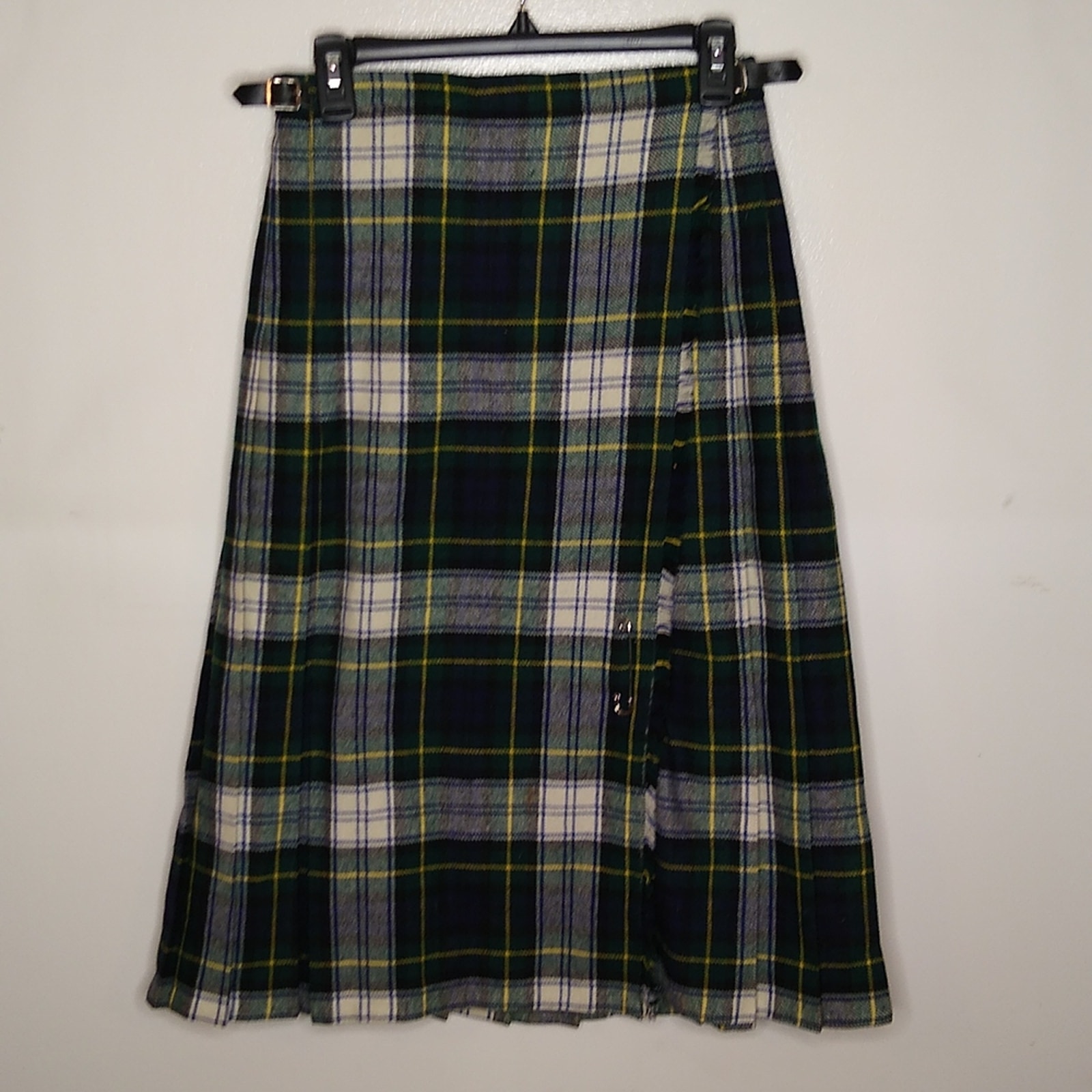 Pringle women's size 12 vintage wrap pure wool skirt. Preppy Made in Scotland