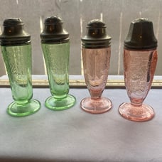 2 Sets Of Shakers