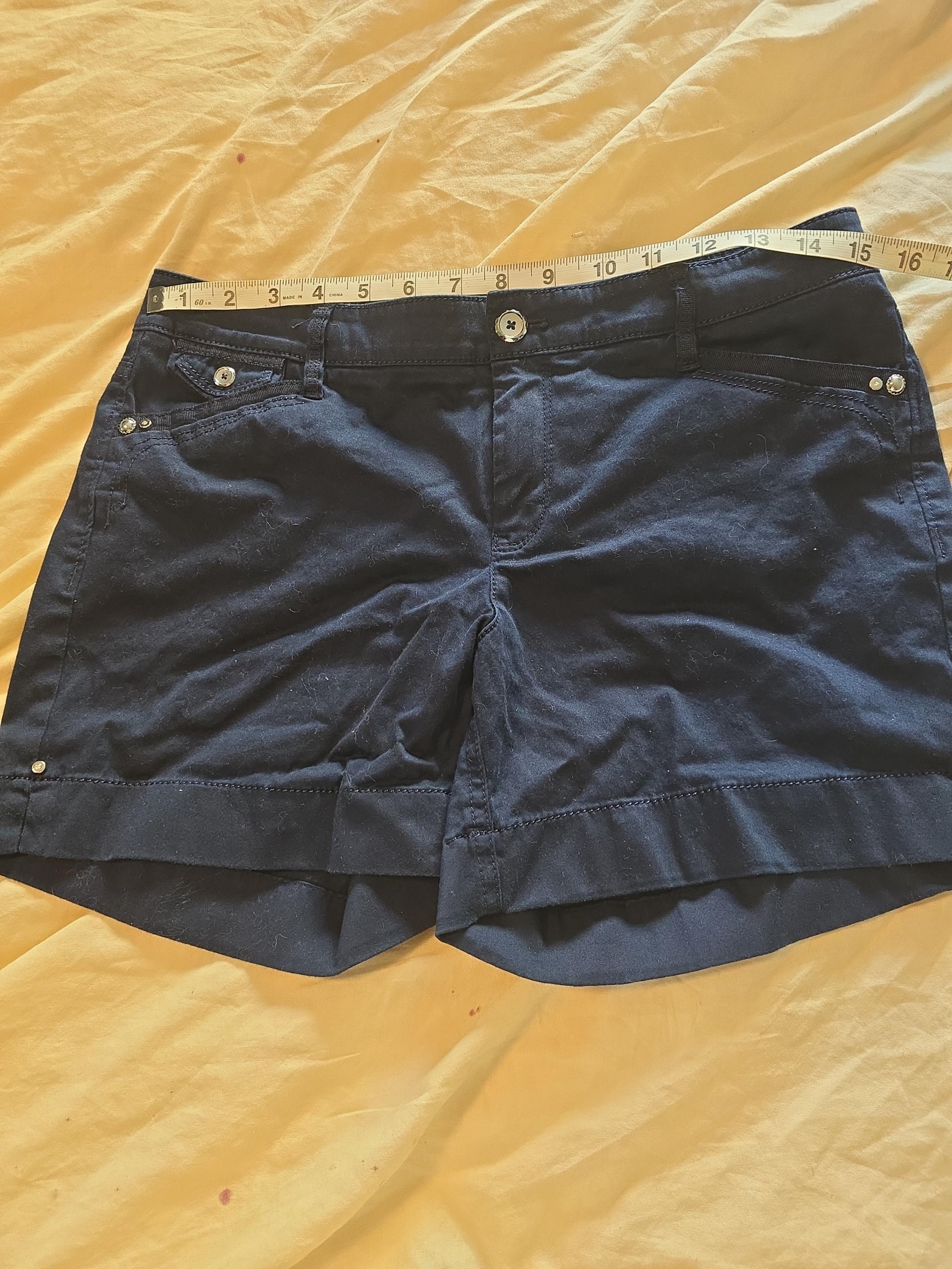 White House Black Market size 6 navy stretch cotton shorts