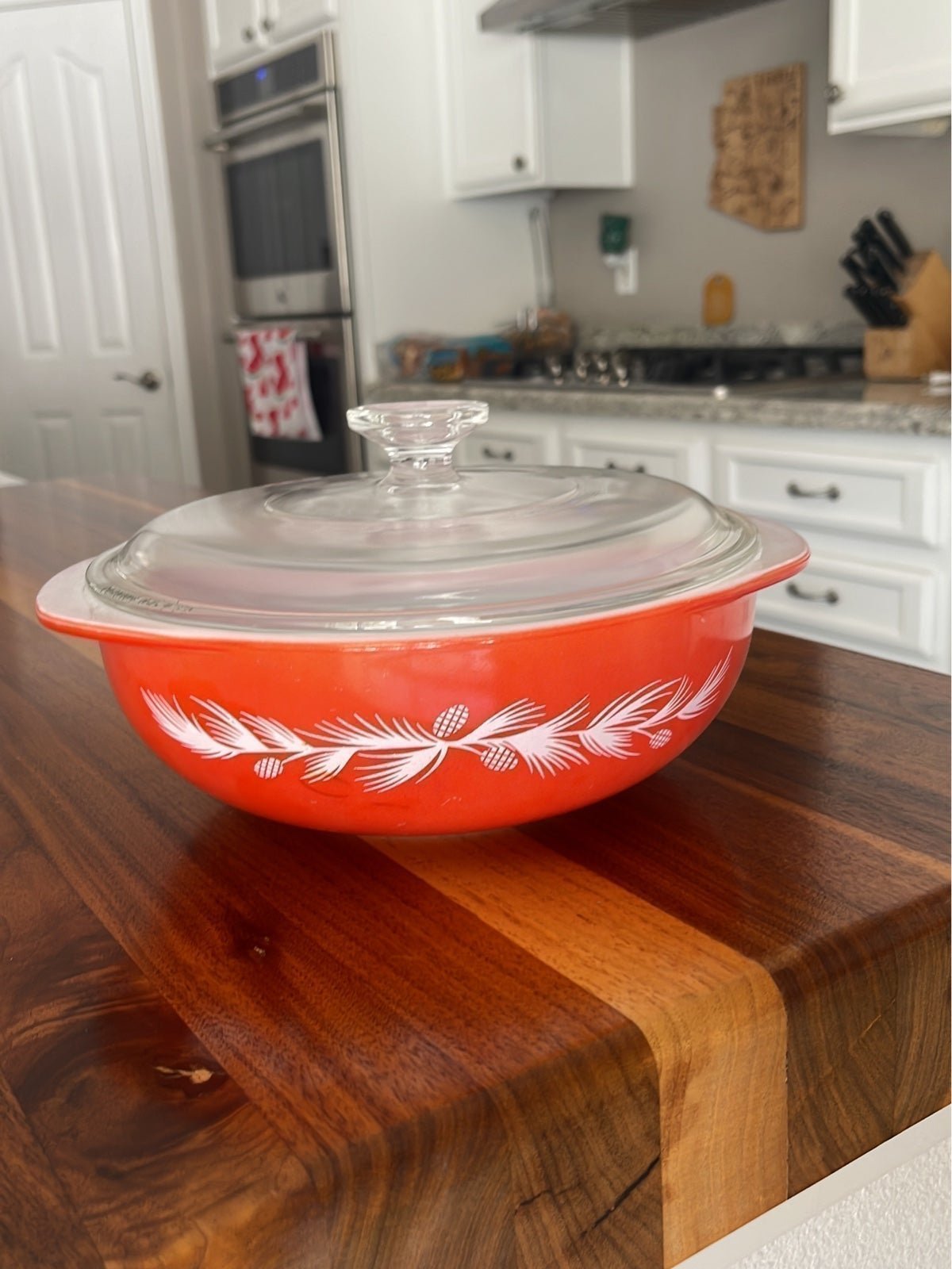 Pyrex 024 2 Qt Round Casserole Bowl vintage pinecone