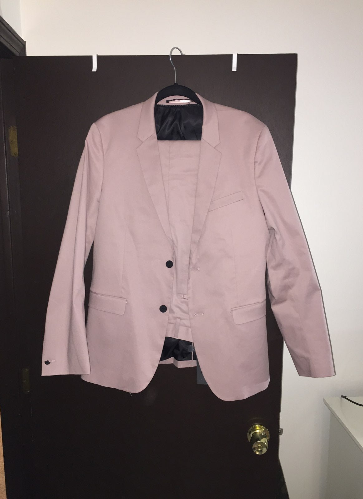 HM Pink Men’s Suit
