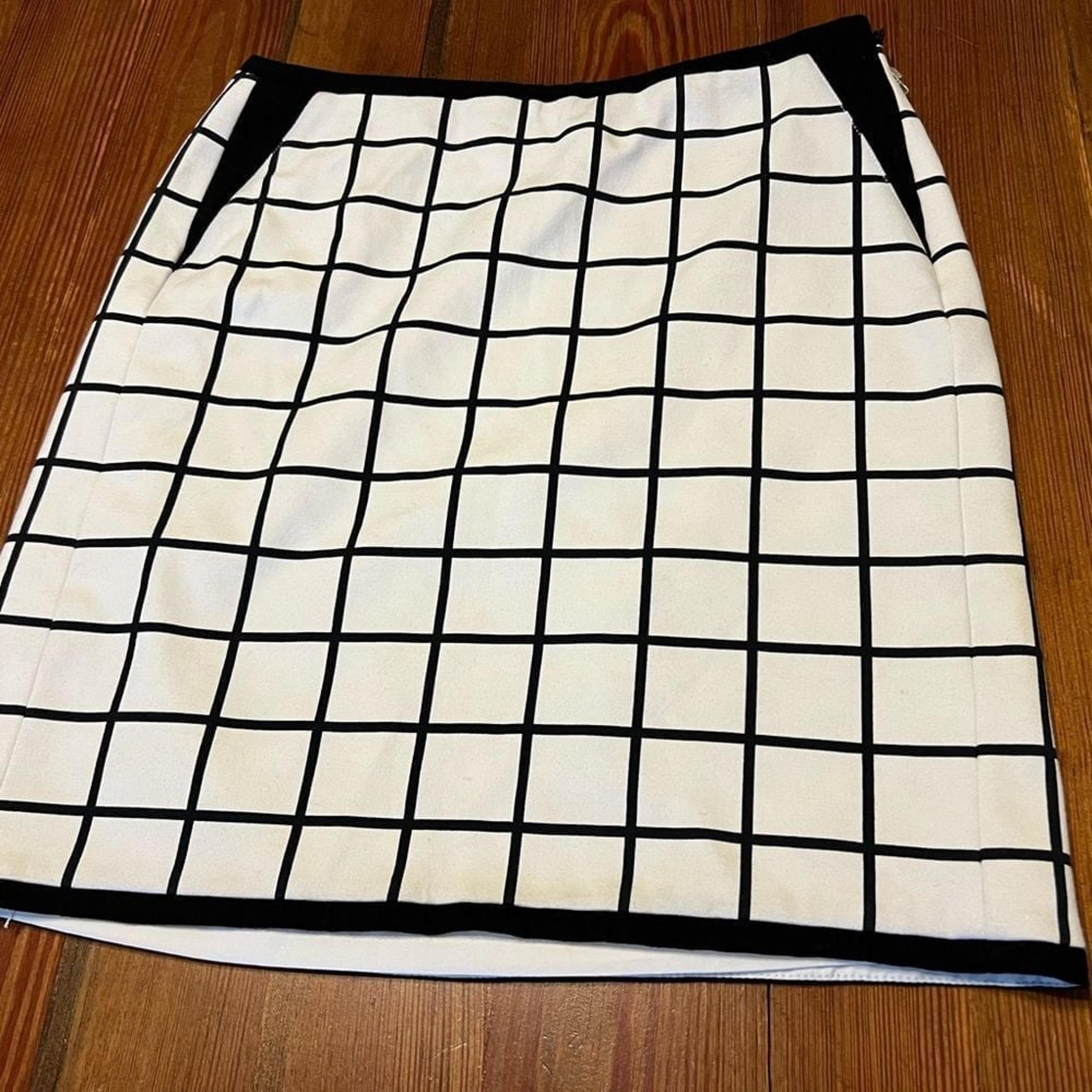 White House Black Market Pencil Straight Skirt Ivory Black Window Panel Sz 6