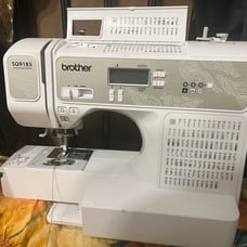 Computerized Sewing Machine w/ accessories