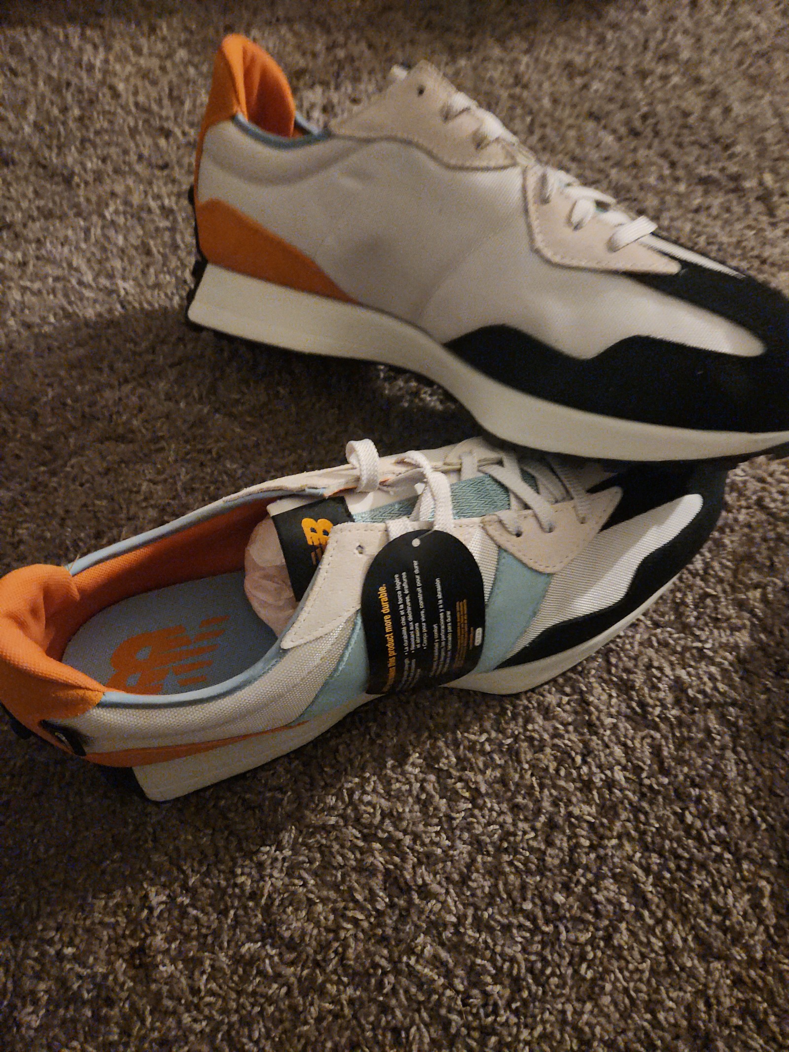 NEW  BALANCE LOW TOP SNEAKERS