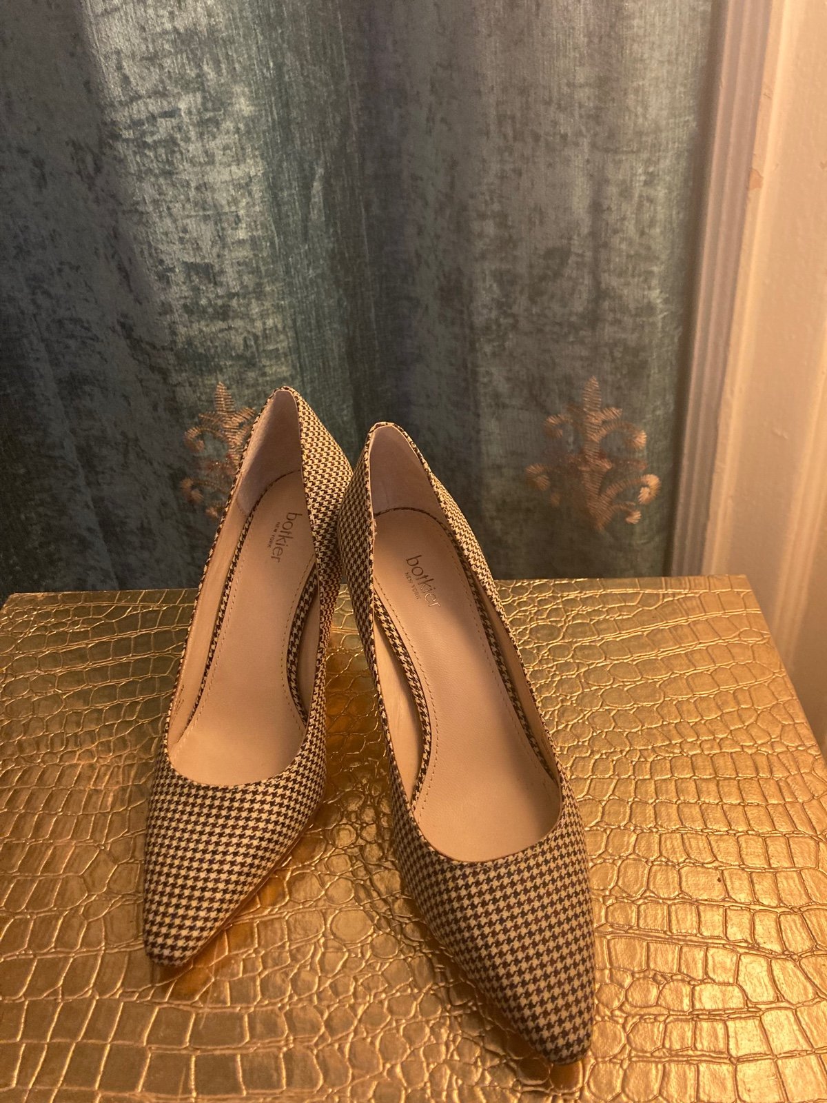 kitten heel pumps