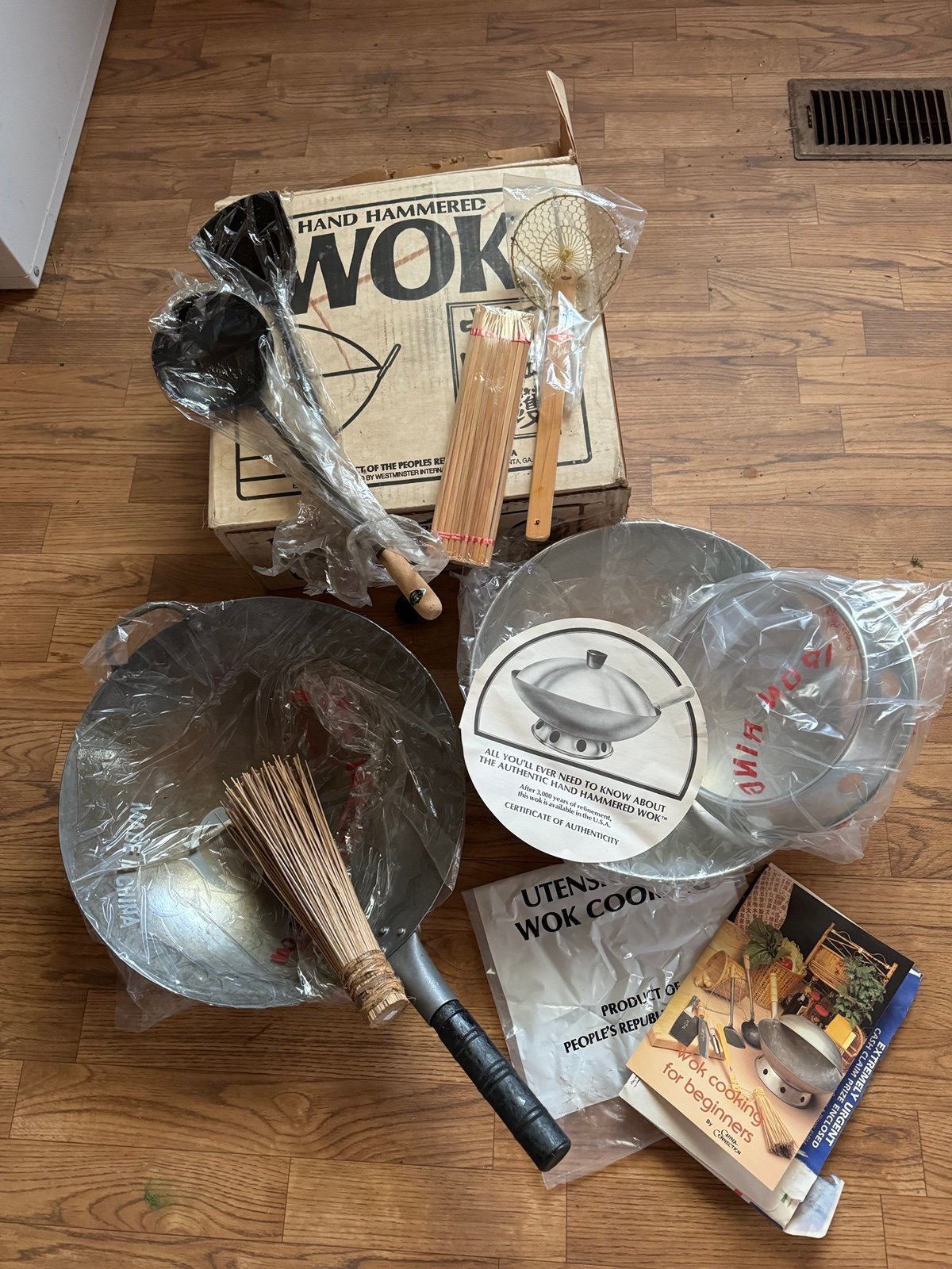 NIB Hand Hammered WOK BY China Connection Carbon Steel W/Assessories