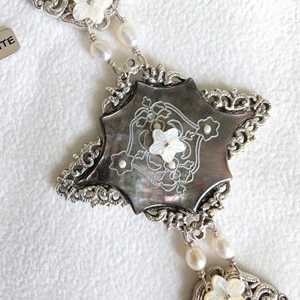 SATELLITE PARIS EXQUISITE ENGRAVED GREY MOP W/ NACRE FLOWERS SILVER BRACELET