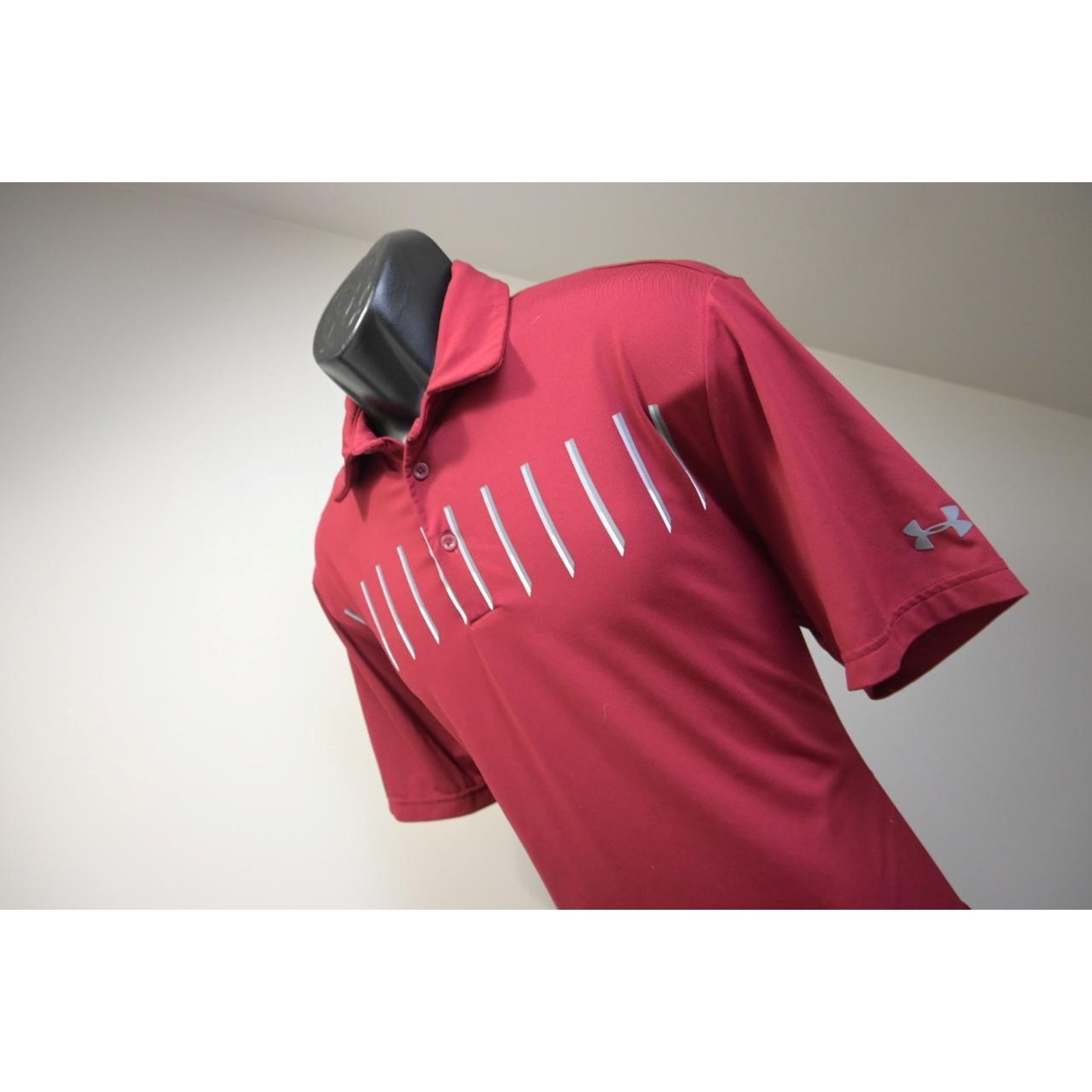 Under Armour Golf Polo HeatGear Loose Dark Red Athletic Shirt Mens Sz Medium