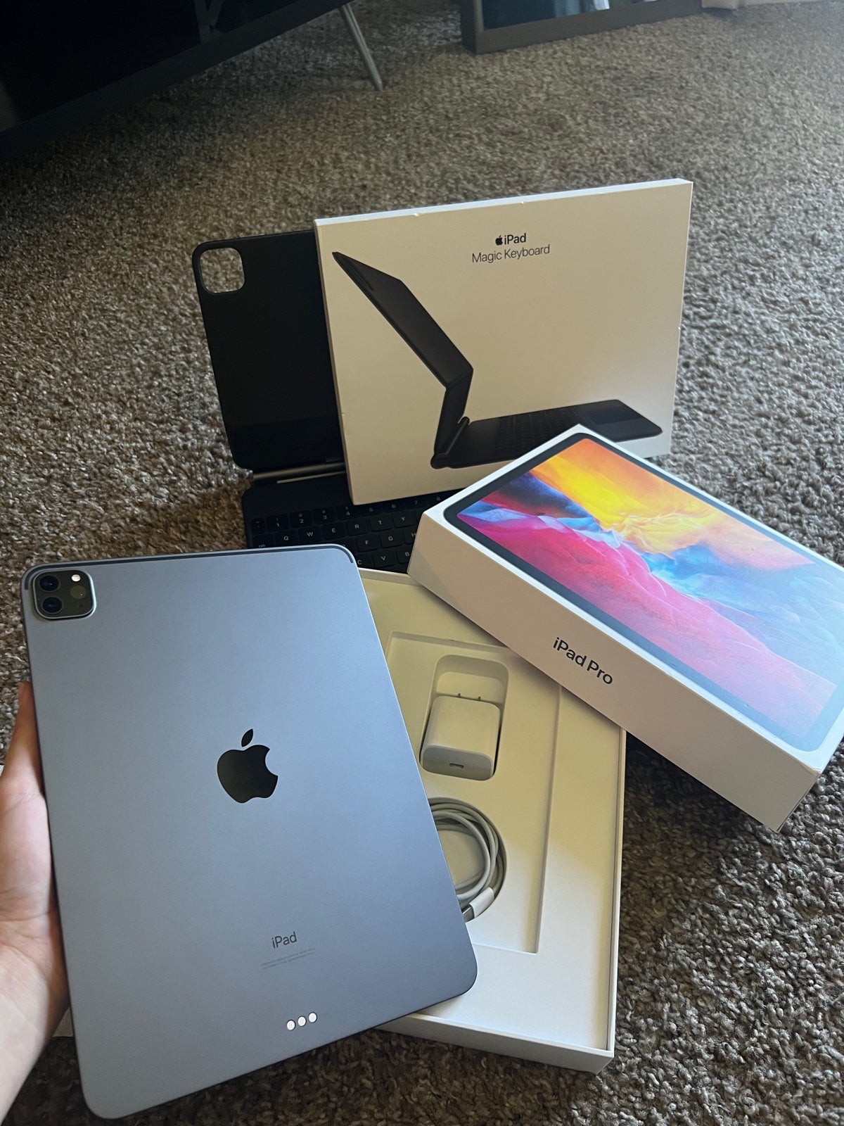 iPad Pro 11-inch 2nd Generation 128gb and Magic Keyboard & Apple Pencil