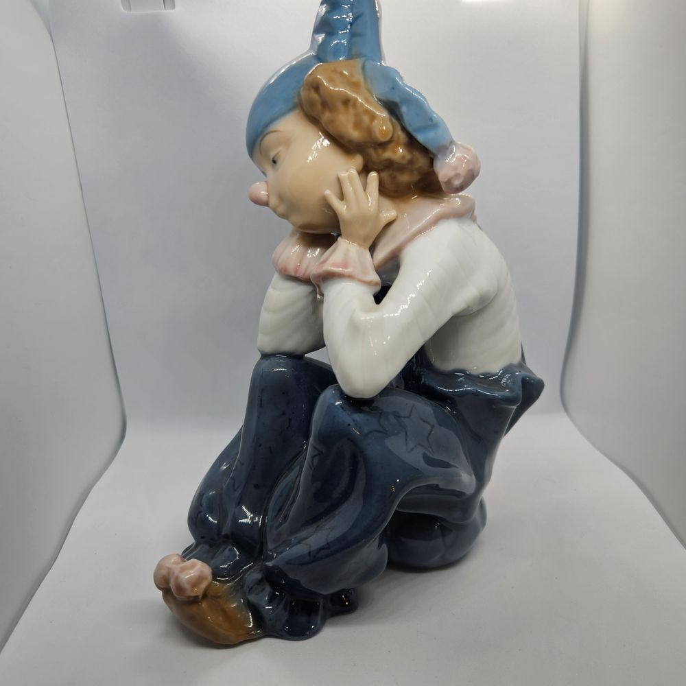 Carnival Circus Sculpture San Clown Figurine Porcelain Home Decor 8 1/2 Vintage