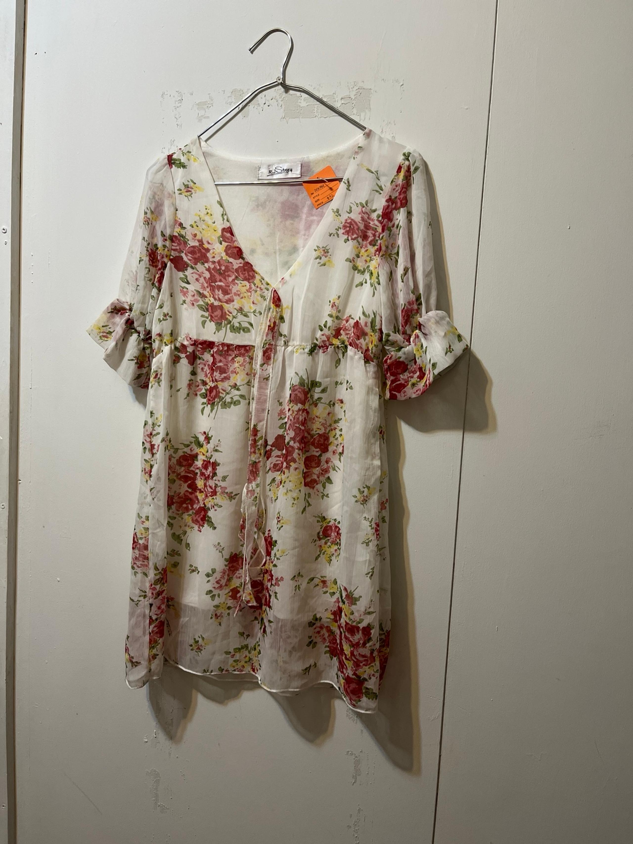 RJ Story Woman  top nwt