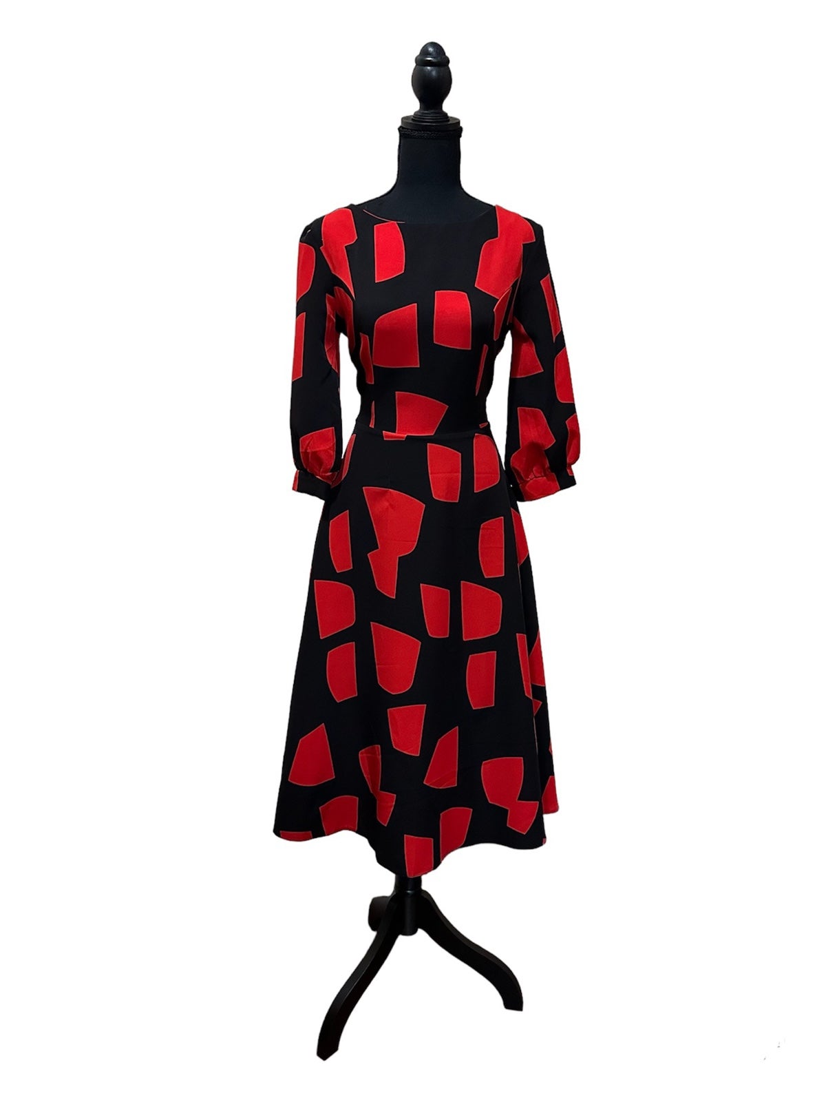 Black and Red Print 3/4 Sleeve Boat Neckline Belted Midi Dress.