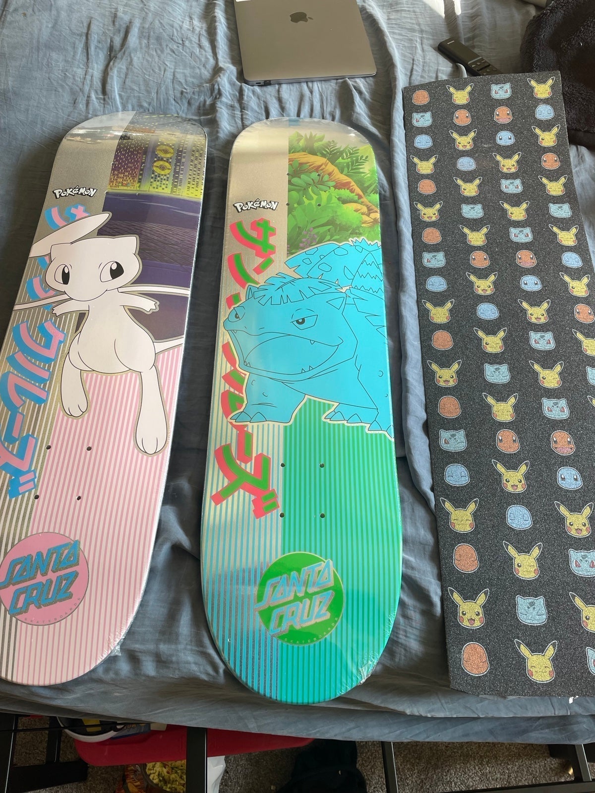 Mew Santa Cruz Pokémon bundle w/ Venasuar and tape