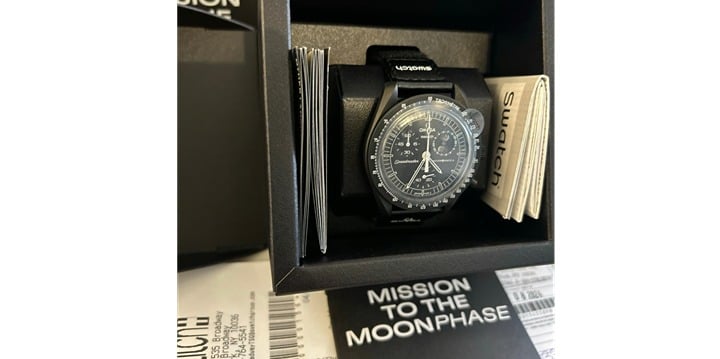 *Snoopy* Omega x Swatch Mission to the Moon
