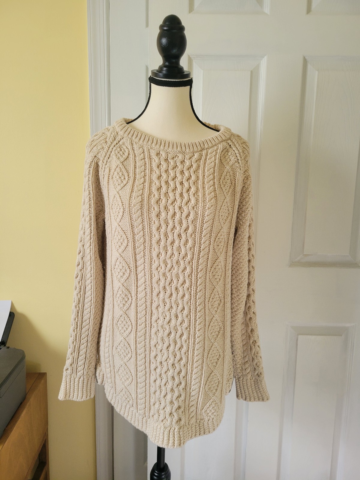 100 % Cotton L L Bean fisherman's sweater size small EUC. Lovely sweater. Heavy.