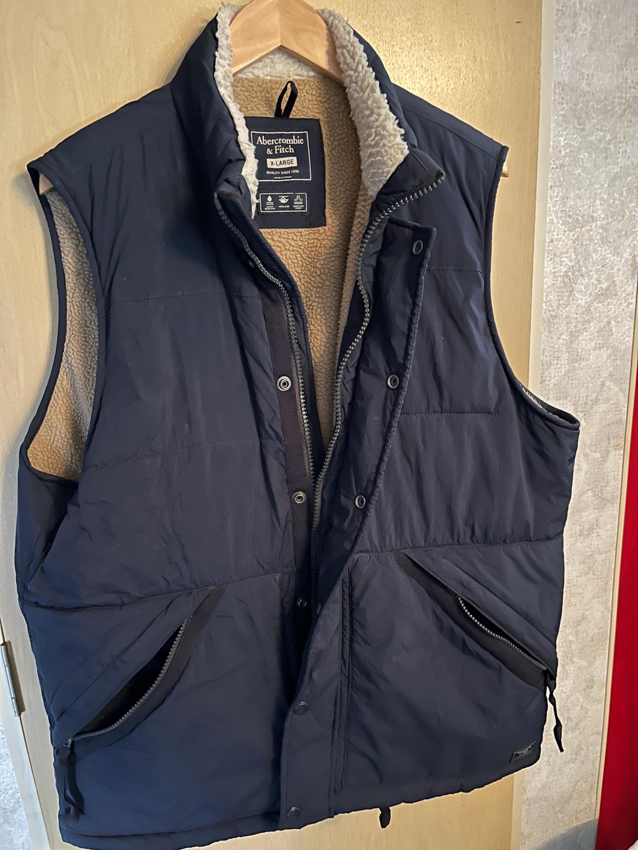 Abercrombie and Fitch Men’s XL Insulated Vest