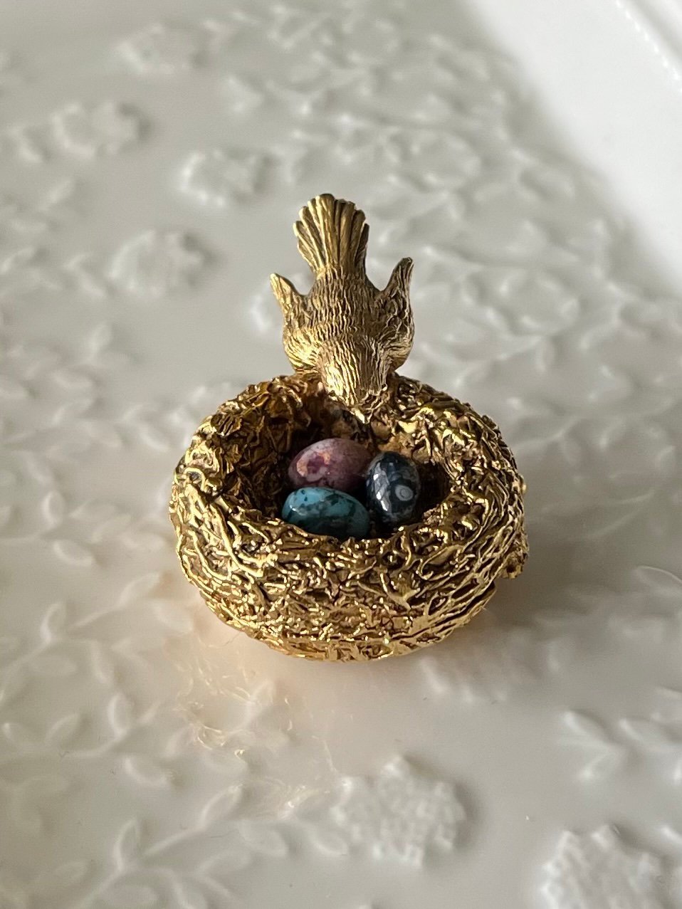 Vintage Nesting Bird Gold Tone Hypnotic Creme Perfume Trinket Compact