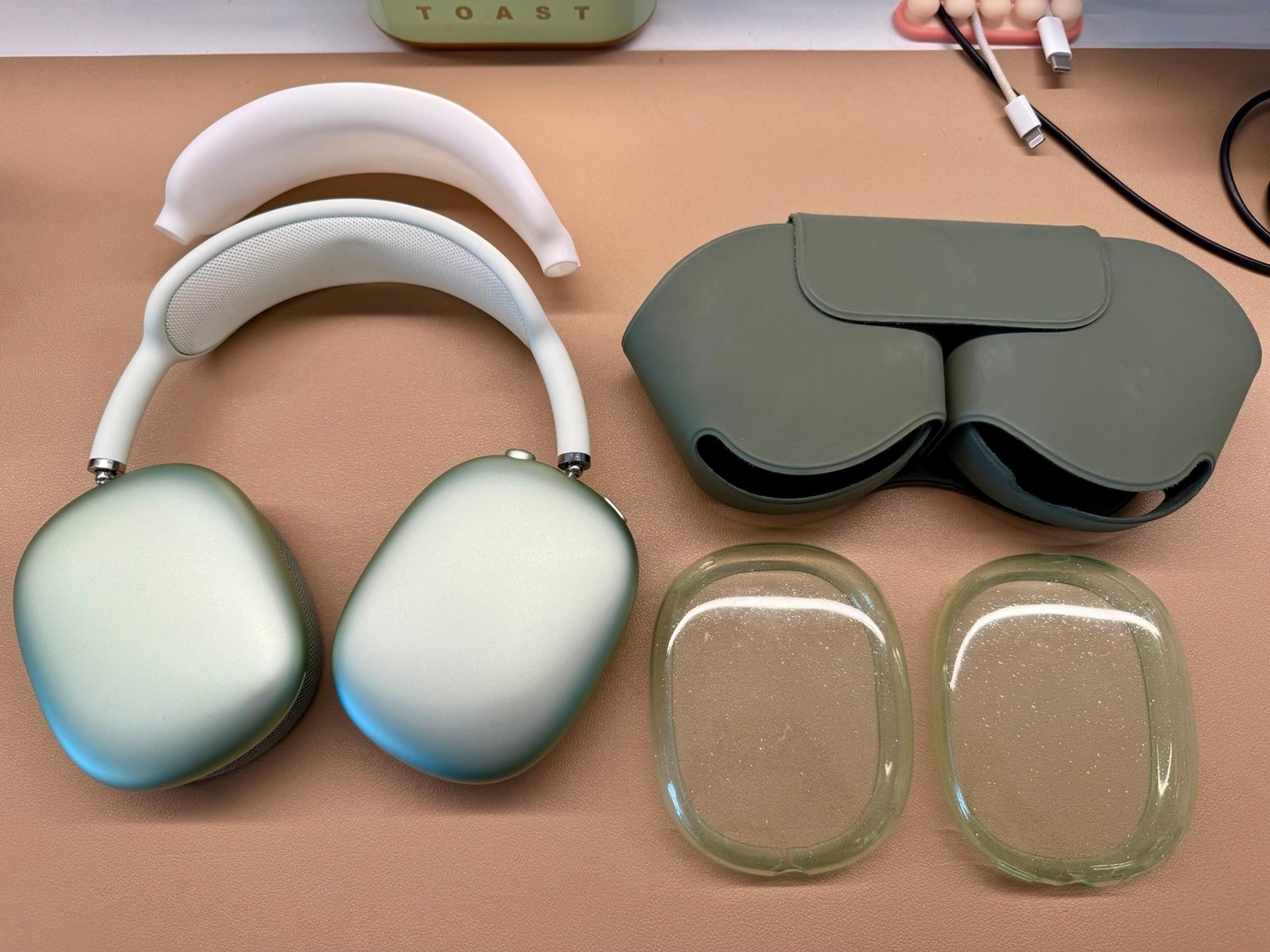 Apple AirPods Max (1st Gen, Lightning)