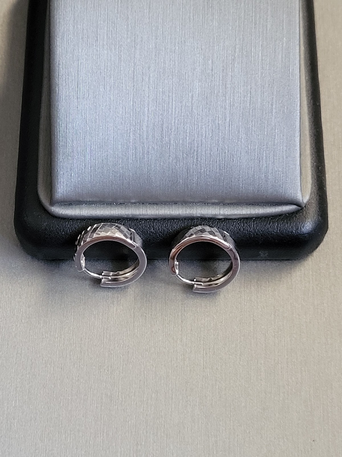 18k white gold earrings