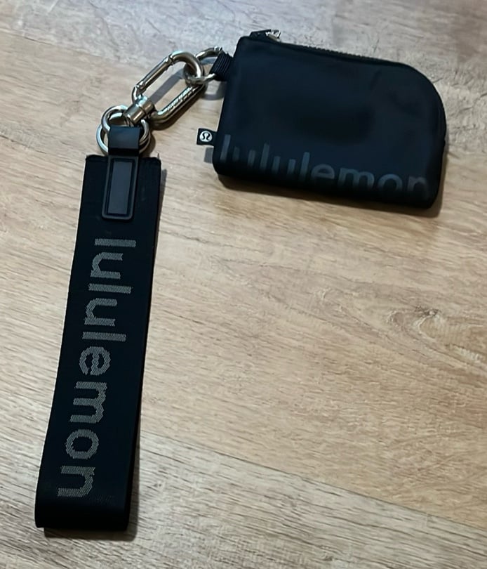 NWOT Lululemon Bundle Clipable Card Pouch Wallet & Never Lost Keychain Black