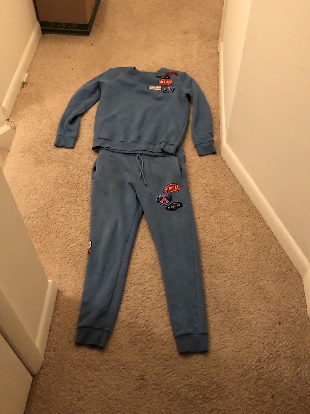 Im selling this tracksuit, it is in pretty good condition. It’s 6 months old