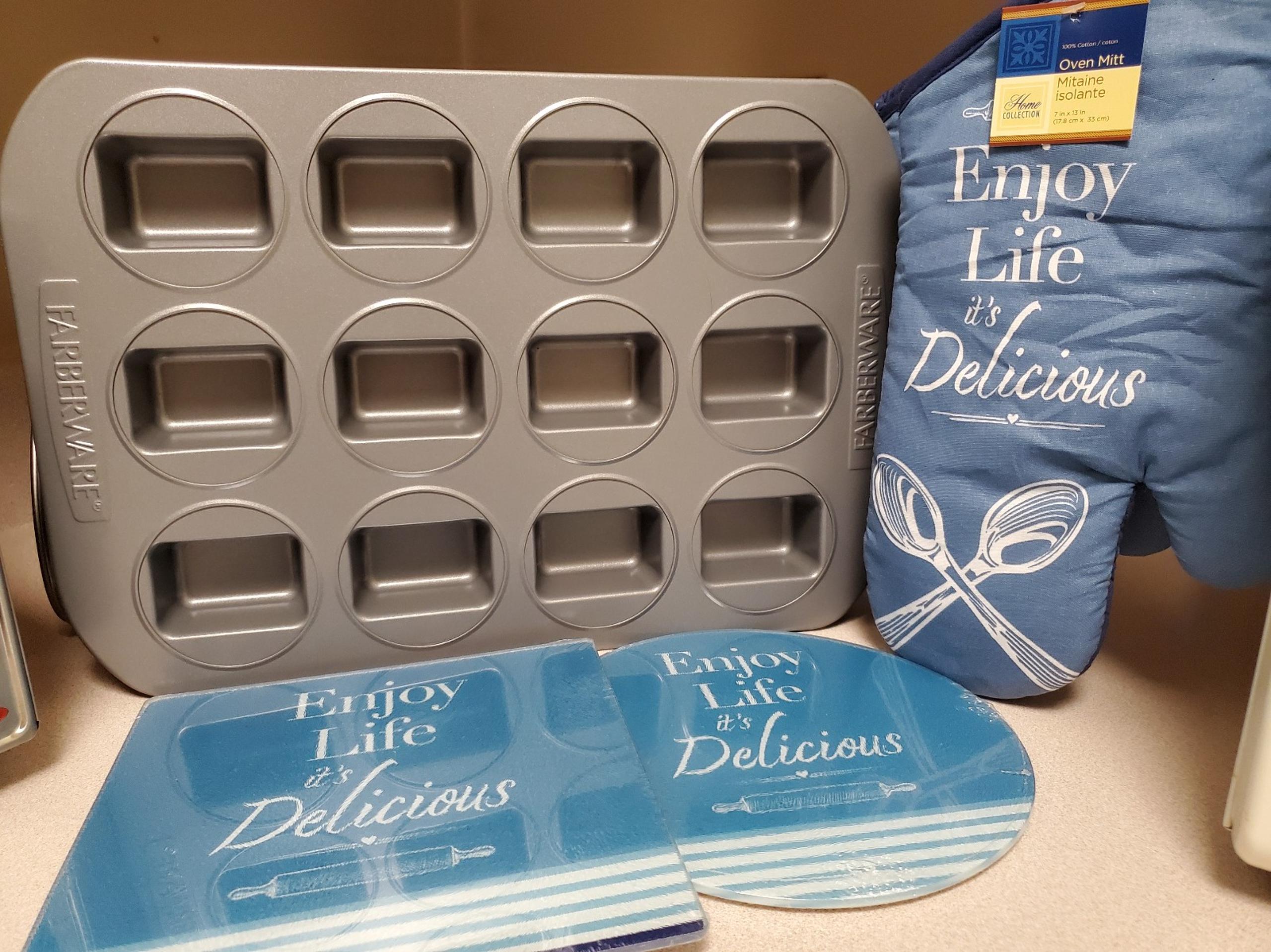 Farberware Brownie/Loaf Pan and Kitchen Accessories Bundle