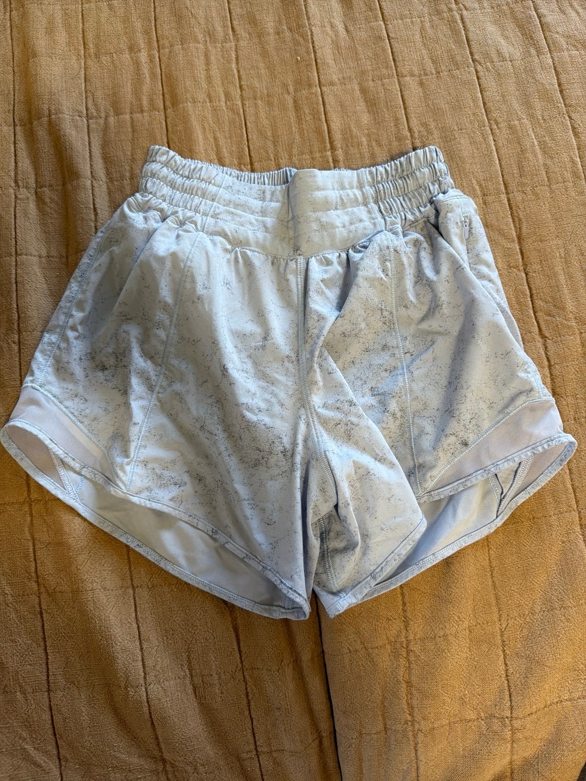 Lululemon hotty hot high rise lined 4” shorts