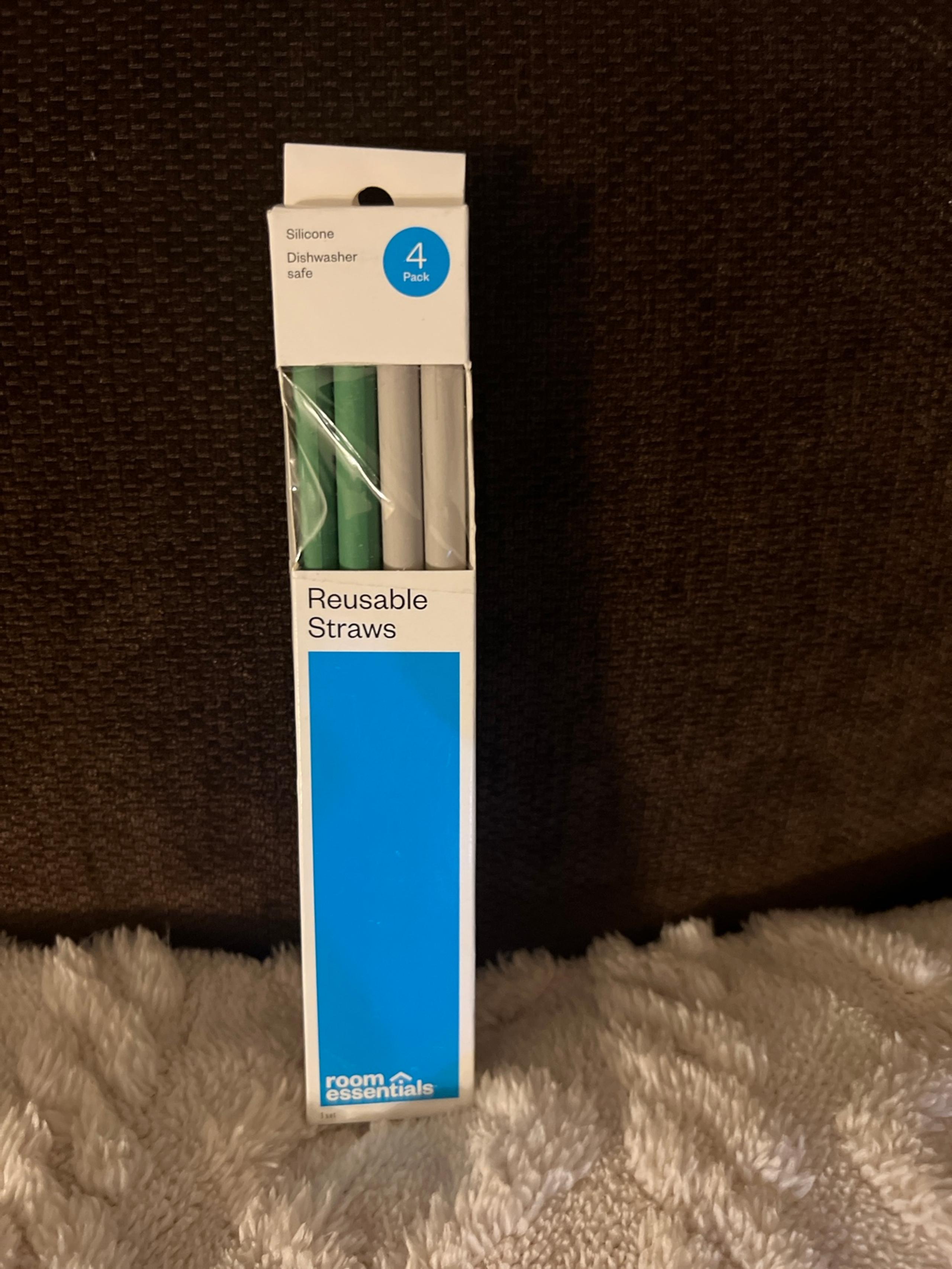 4 Reusable silicone straws